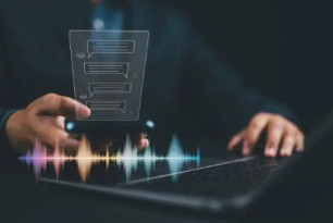 تصميم استراتيجية تحسين المحتوى الصوتي والبودكاست بالذكاء الاصطناعي