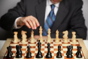 إدارة الأزمات واتخاذ القرارات الحساسة