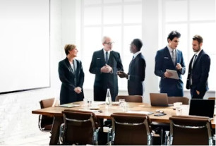 إدارة الاجتماعات الاستراتيجية وصنع القرارات المهمة