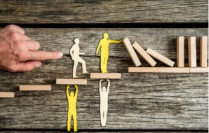 التعامل الذكي مع صعوبات العمل وتحديات بيئة المهنة